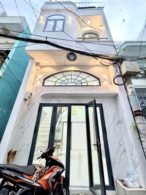 nhà đẹp sát khu phan xích long, 3tầng, 30m2 (4p ngủ) hẻm oto, chỉ 7.2tỷ - h.sang 