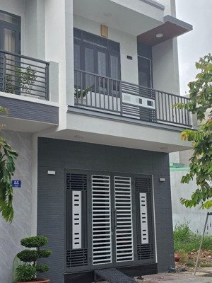 chính chủ cần bán trệt lầu khu đông hòa c, cây xanh thoáng mát. giáp ql1k, làng dhqg.dt 60m.3pn,2wc