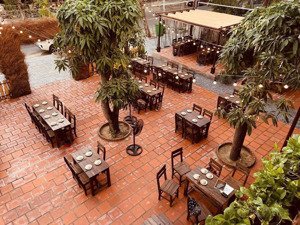 cho thuê lô góc nhà sân vườn mặt tiền trần bạch đằng - ( ngang 27m )