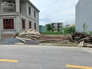 Tái định cư ÁP TRÀN, BẮC SÔNG CẤM, HẢI PHÒNG em còn vài lô giá tốt nhất thị trường chỉ từ 3 tỷ 0xx. Lh 0967084289