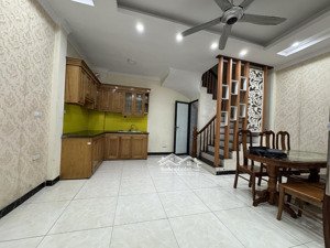 cho thuê nhà nguyên căn gốc đề, minh khai 5 tầng 3 ngủ dt 30m2 cách ô tô 30m
