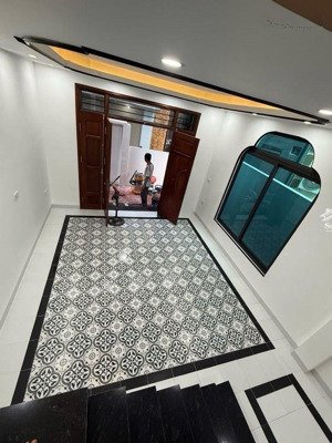 nhà mới đẹp tây mỗ thang máy vù vù
chỉ 100 ra ô tô - hàng xóm vinhomes