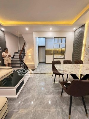 bán gấp nhà riêng ngõ 235 yên hòa, 31m2 x 5 tầng, 7.4 tỷ, xây mới tinh, sổ đỏ, full nội thất.