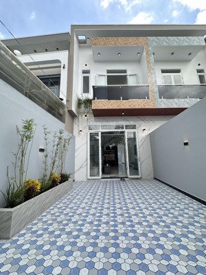 bán 2 căn nhà mới phường 5, tp. mỹ tho - liên hệ em nhe