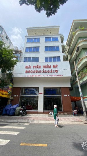 toà nhà góc 2 mặt tiền, sử dụng hơn 800m2 - có thang máy - số 470 bà hạt, quận 10!!!