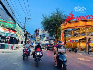 vị trí chiến lược góc 2 mặt tiền(12x8m) nhà 1t2l đường hoàng diệu 2, cạnh đh ngân hàng.