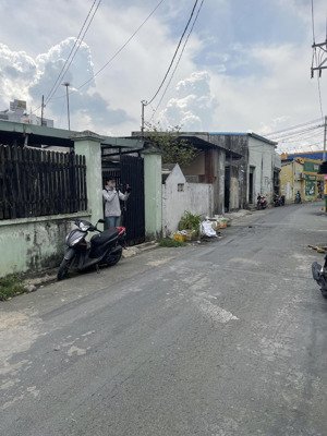 nhà giá rẻ đường phan văn hớn ngay chợ đai hải