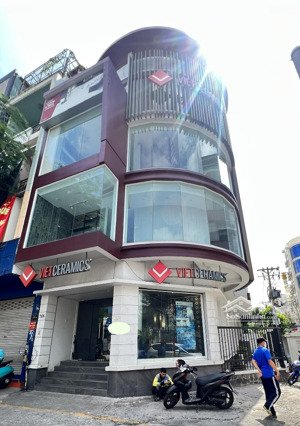 bán nhà góc 2 mặt tiền võ thị sáu p.vts q3 - dt 6x29m - xd 4 tầng st - giá 37 tỷ.