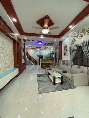 bán nhà nở hậu sát trung tâm q7 hoàng trọng mậu , p.tân hưng , nhỉnh 5 tỷ