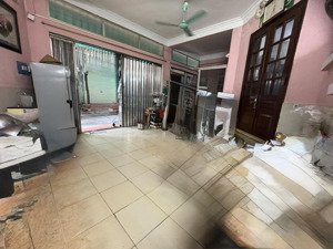 bán căn hộ tập thể tầng 1 dt 80m2 căn góc 2 mặt tiền rộng tiện ở kinh doanh mở quán cafe, quán ăn