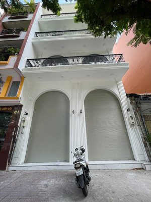 siêu vị trí - mt ngay lý tự trọng q1. (6.5x41m) - 198m2- 6 tầng. thu nhập 250tr - giá 38 tỷ