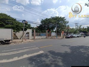 bán đất gấp tại long bình, có nhà nát, ngay trung tâm trại bò, phù hợp cho thầy cô giáo mua dạy học