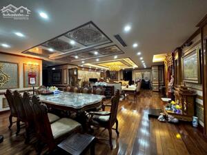 cần bán gấp siêu phẩm penthouse lô góc 309m2, nội thất nhập khẩu cao cấp, view siêu đẹp