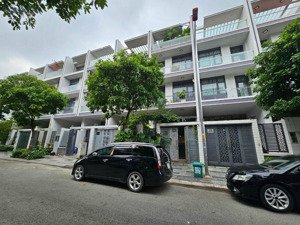 chdv ngay đh văn lang, 4 x 14m, 4 tấm, hđ thuê 24tr/th giá bán 9 tỷ bớt lộc