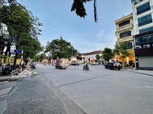 bán nhà 3 tầng mặt ngõ 3 oto tránh -nguyễn sơn- kinh doanh- xây toà nhà siêu đẹp. dt:95m2,mt:7.5m.