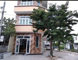 nhà nghỉ 4 tầng lô góc 2 mặt tiền đà sơn