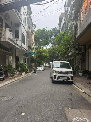 phân lô - oto tránh - vỉa hè rộng - giữa lòng đống đa