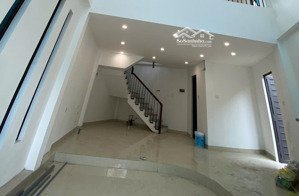 cần bán đất sẵn nhà gần cầu nhật tân