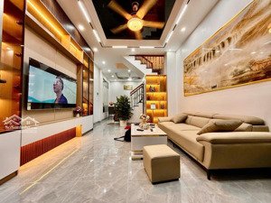 giá rẻ! phố hot đống đa, vài bước ra phố,lô góc 2 thoáng, mặt tiền rộng, dòng tiển ổn định 46m2*4t.