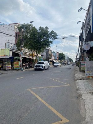 mặt tiền phạm văn chiêu giao đường thống nhất