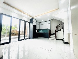 phúc lợi 36m2 - 5 tầng giá 5.8 tỷ - mới kính koong - tặng full nội thất