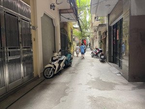 bá chủ: đào tấn 41m2, sát ô tô tránh, mặt ngõ thông kd , phân lô thẳng tắp, gần phố