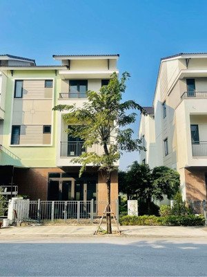 siêu phẩm shophouse góc sẽ khe gần sông giá chỉ 6 tỷ xx lh ngay!