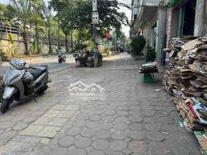 mặt phố hoàng hoa thám - bán nhà 2 tầng - dt 105m2 - giá 26 tỷ