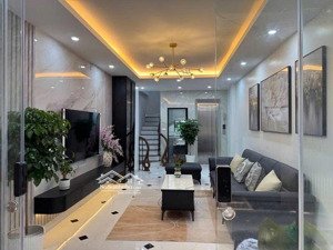 chính chủ cần bán nhà hoàng mai_35m2_lô góc_mặt tiền rộng_thang máy_30m ô tô_vài bước ra phố