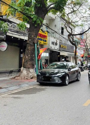 mặt đường hai bà trưng - 90m2 - mặt tiền 5,1m - 3 tầng - cạnh ngõ - vuông đét - giá 25 tỷ