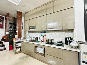 bán nhà lánh hạ ba đình-nhà đẹp gần phố cách oto tránh 20m -hàng xóm khách sạn fortula nội thất gỗ