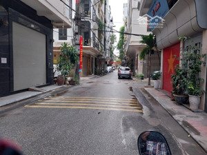 bán nhà gấp ngay ngã tư hoàng hoa thám- bưởi - hoàng quốc việt - vcc chỉ 9.9ty