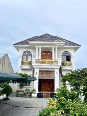 giảm sâu 2 tỷ bán biệt thự sân vườn kiểu nhật 7phòng ngủ