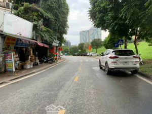 bán toà nhà văn phòng mặt phố ngọc thuỵ 95m2 6 tầng thang máy