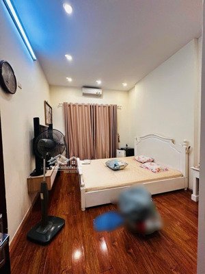 phố giảng võ cách 3m ra ô tô nhà dân xây chắc chắn siêu đẹp