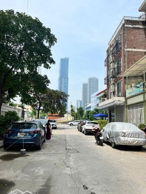 cho thuê văn phòng chính chủ tại trung kính to, nhà 5 tầng hoàn thiện mới 76 m2, thông sàn