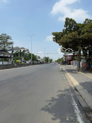 bán nhanh 340m giá 200tr/m mặt tiền đường liên phường quận 9 sát global city