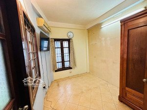 11 tỷ có ngay căn nhà hào nam. vài bước đến ga cát linh, ngõ thông các hướng, 30m đến ôtô