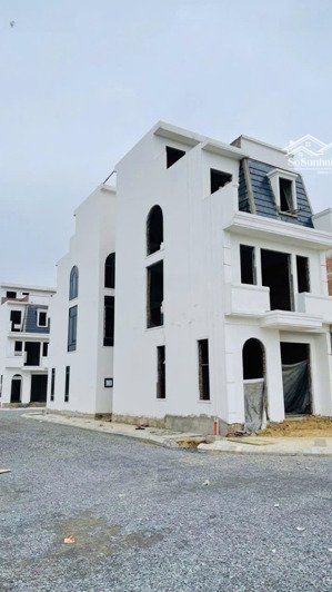 bán nhà 3,5 tầng sát chợ vinh giá 7,x tỷ