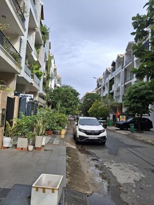 chủ cần cho thuê nhà nguyên căn khu him lam chỉ 30tr giá rẻ nhất khu