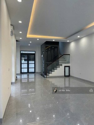 cho thuê mặt bằng vừa ở vừa kinh doanh rất phù hợp: văn phòng, spa, showroom, lớp học...