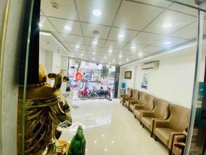 19 tỷ tl/ 7 tầng thang máy/ mặt tiền sư vạn hạnh đang cho thuê 50tr/tháng