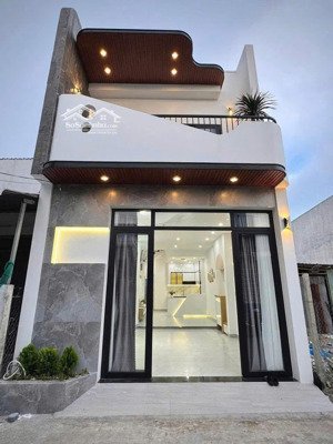 cần tiền bán gấp nhà đẹp gần chợ bình chánh 5x20m, 1 lầu, sổ hồng riêng, giá 1ty430 triệu