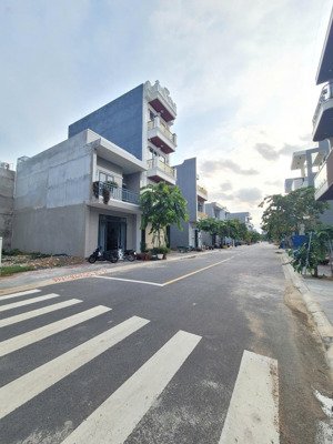 bán nhà 1 trệt 1 lầu tđc đông hòa c gần go dĩ an, p.đông hòa, tp.dĩ an