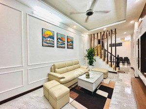 miễn bàn! nhà đẹp phố cầu giấy, gần phố, kinh doanh, full nội thất đẹp