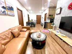 em cần bán căn hộ 2 ngủ 2 vs 70 m2 có ban công. giá siêu rẻ