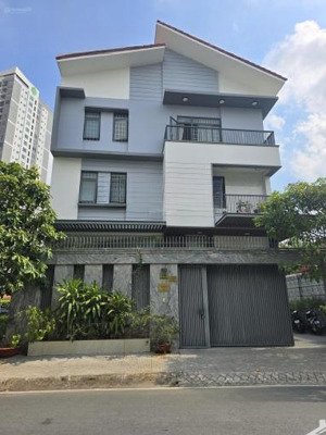 bán gấp thanh lý biệt thự góc 2 mt có hồ bơi khu dân cư vip quận 2 (10mx20m) giá 30 tỷ