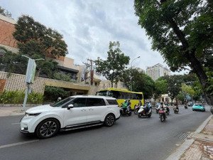 cho thuê mặt bằng showroom xe / trạm sạc cửa ngõ sân bay tân sơn nhất