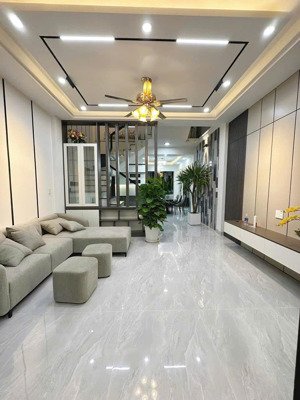 cách mặt tiền quốc lộ 1k chỉ 300m giá chỉ 1tỷ560 ở trần hưng đạo, đông hòa, dĩ an. sổ hồng riêng.