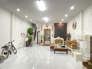 cực phẩm, bán nhà cầu giấy, sát phố, ngõ 3m, thang máy, xây mới full đồ, 38m2, 8,2 tỷ